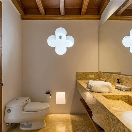 Colonial House With Pool Villa *