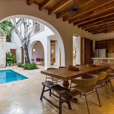 Colonial House With Pool Villa *