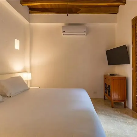 Colonial House With Pool * Cartagena