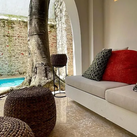 Colonial House With Pool Cartagena