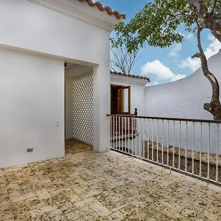 Colonial House With Pool Villa