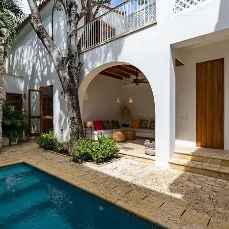 Colonial House With Pool Cartagena