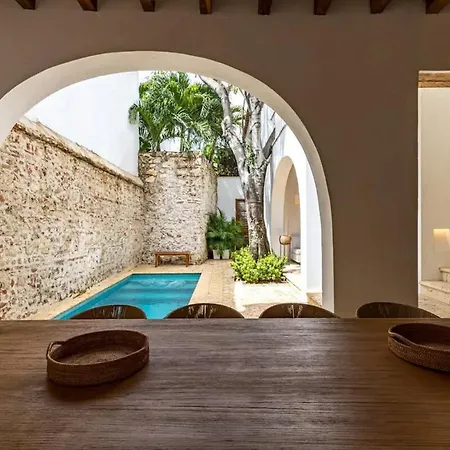 Colonial House With Pool Cartagena