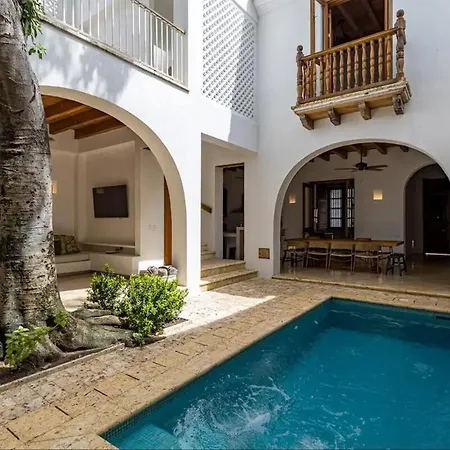 Colonial House With Pool Villa *