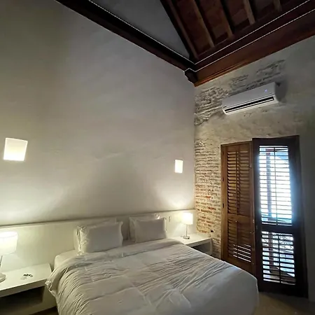 Colonial House With Pool Villa *